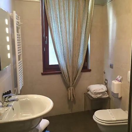 فندق Il Castello Di 4*